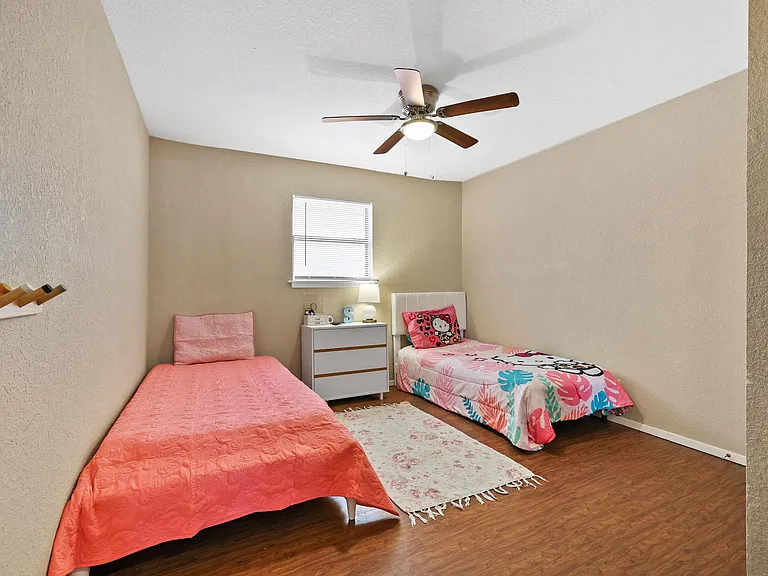 713 Patricia Dr — Photo 17