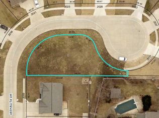 2013 Jashalita Dr, Nevada, IA 50201