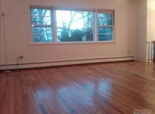 141 E 17th St, Huntington Station, NY 11746