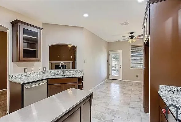 8502 Seafield Ln — Photo 8
