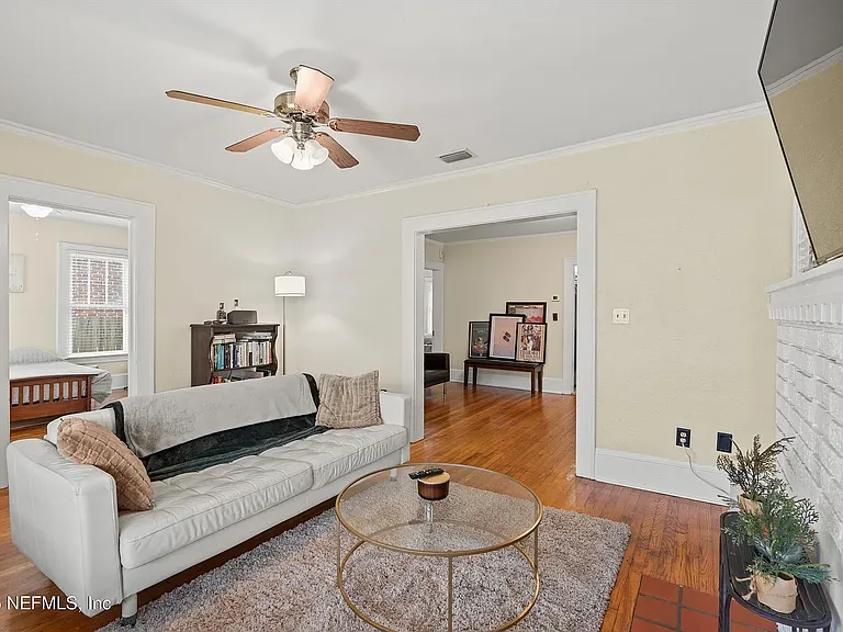 910 Talbot Ave — Photo 5