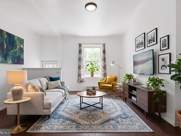 525 Morse St — Photo 2