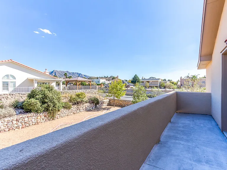 900 Tecate Pl — Photo 26