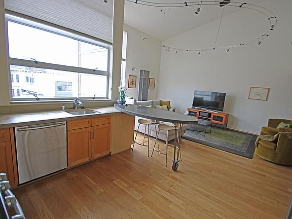 3rd image of 479 Tehama St Unit 3