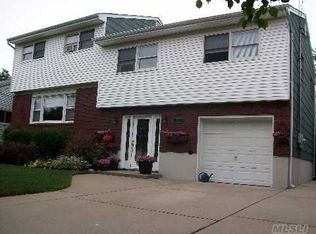 257 W End Ave, Freeport, NY 11520