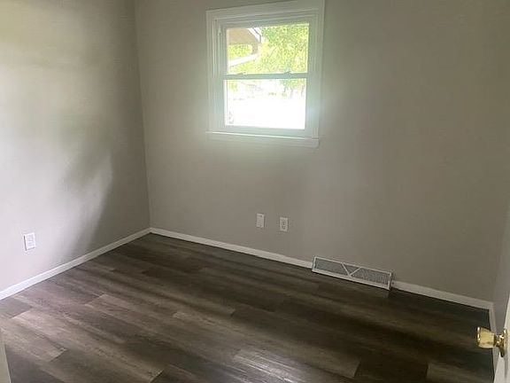 2nd image of 638 E Columbine Dr