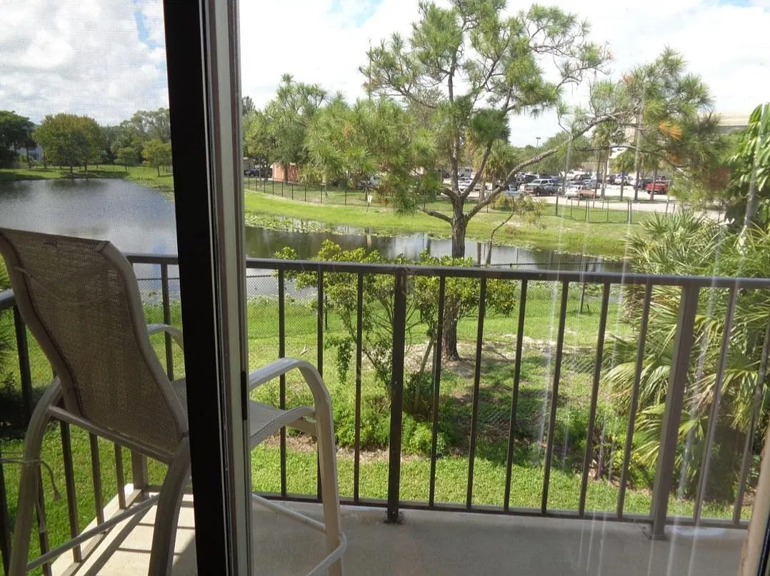 2 bed, 1.5 bath, 880 sqft, $1,850 — Photo 2