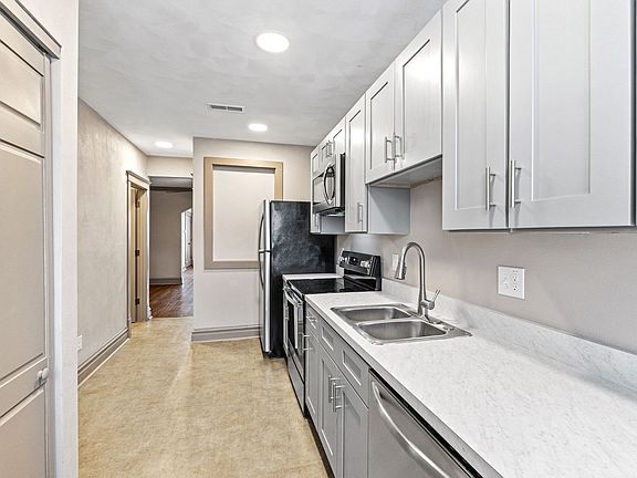 4th image of 3801 S Kingshighway Blvd #916