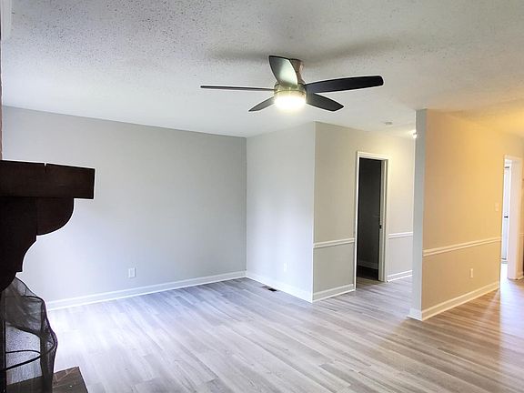 4th image of 2106 Hollyrood St