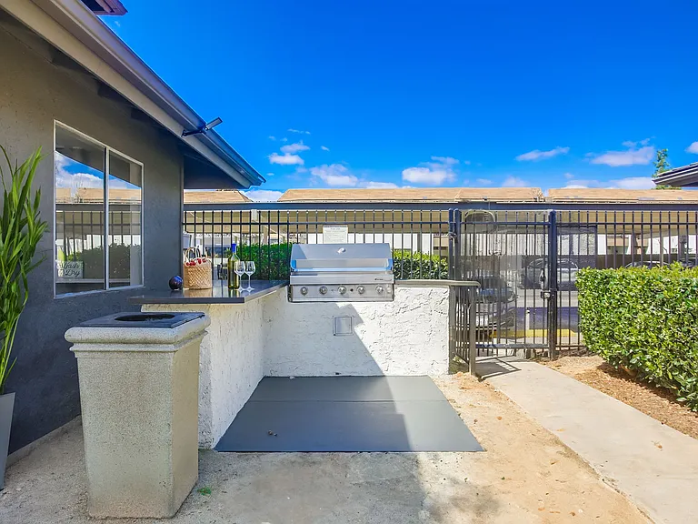 Grand Regency Apartments — Photo 14