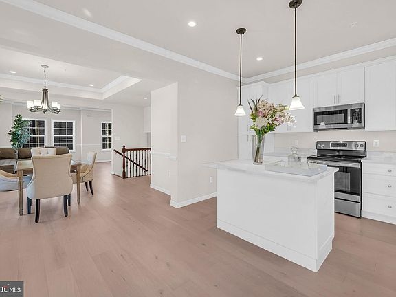 2nd image of 2421 Elvans Rd SE