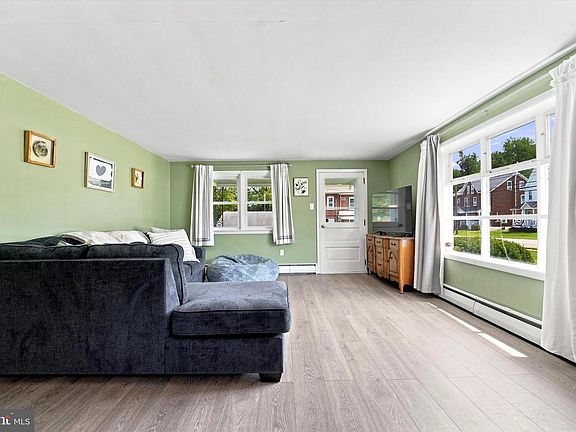 3rd image of 601 New St