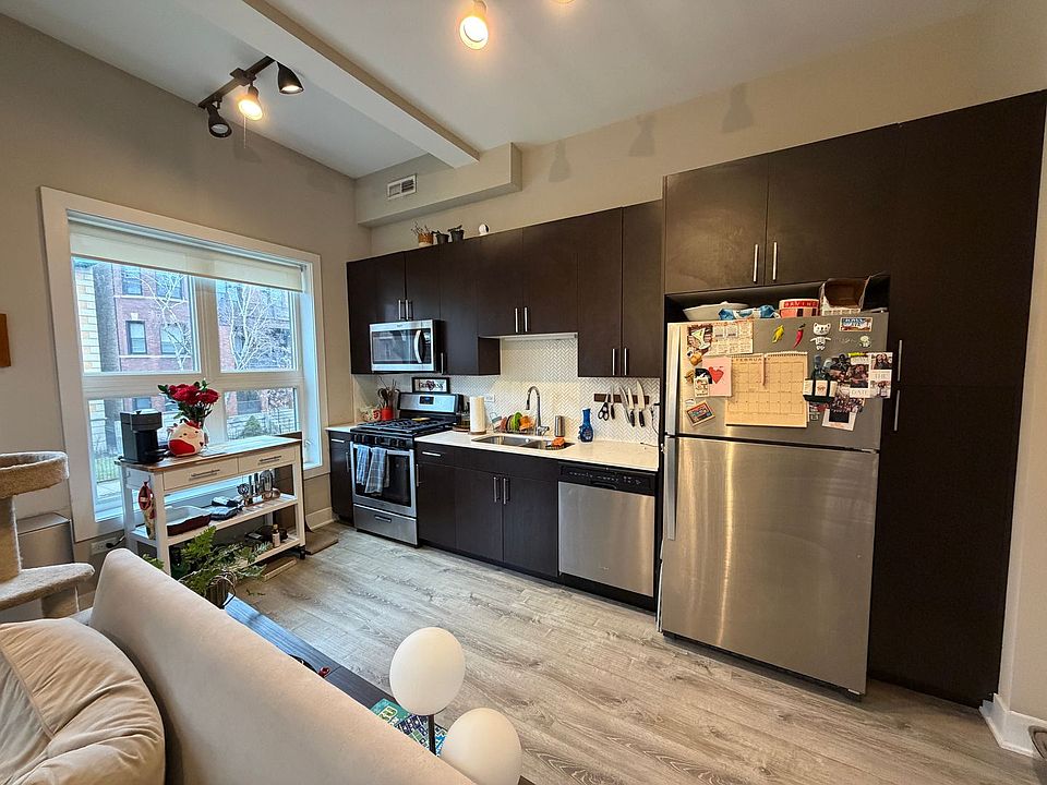 1st image of 933 W Belle Plaine Ave #17297100