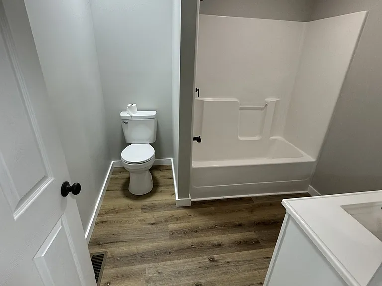 222 Fairmont Ave #B — Photo 12