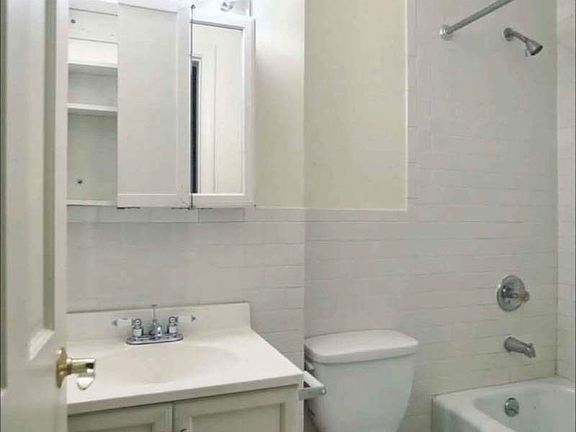 4th image of 320 E 73rd St #2E