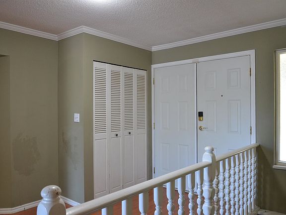 3rd image of 6759 Carncross Cres
