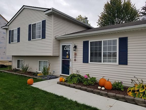 3rd image of 184 Rockway Dr