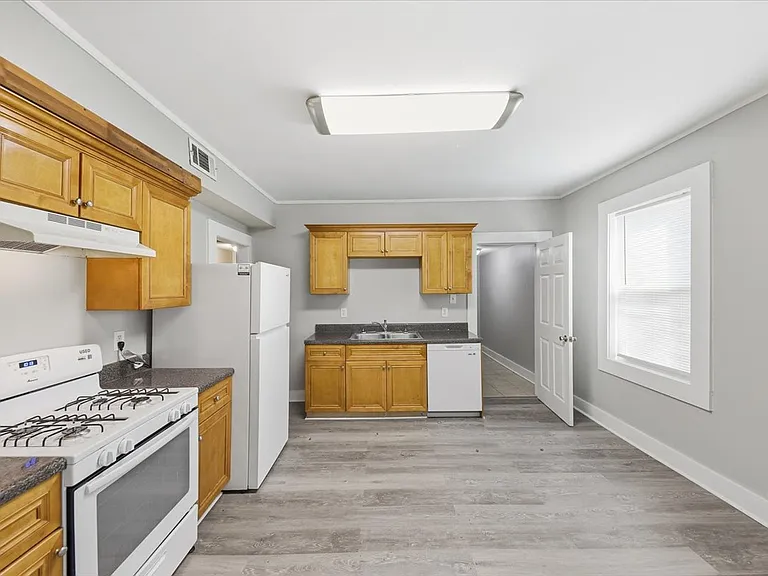 225 Addington Dr NW — Photo 5