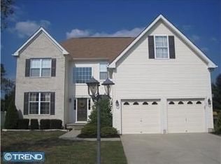 33 Canyon Dr, Berlin, NJ 08009