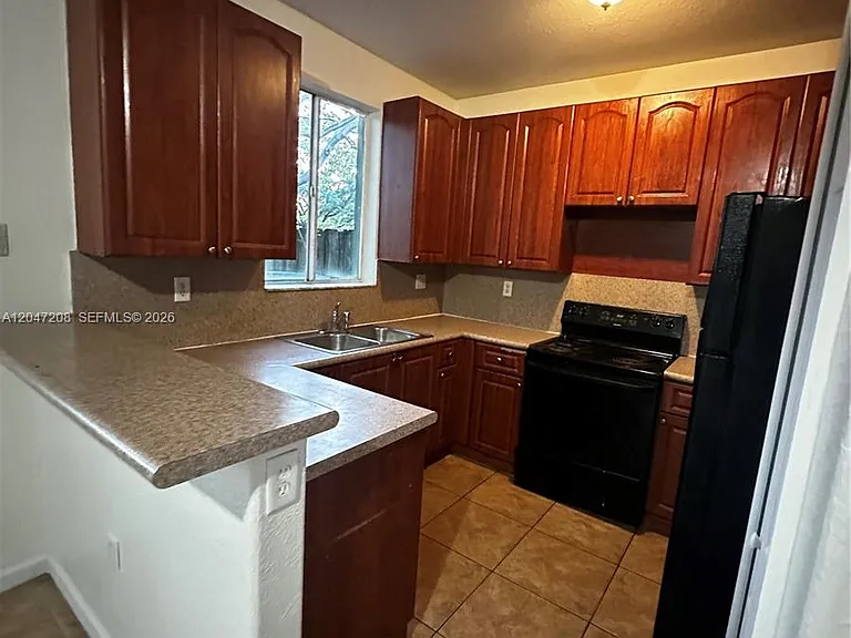 2528 SE 14th Ave — Photo 3