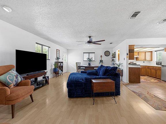 5th image of 706 Cambridge Dr