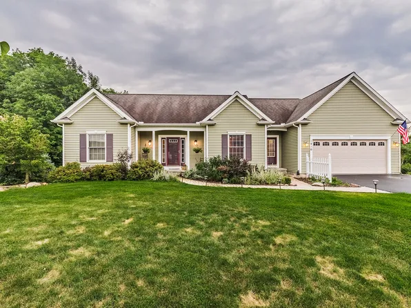 1410 Mountain Laurel Ln, Ontario, NY 14519