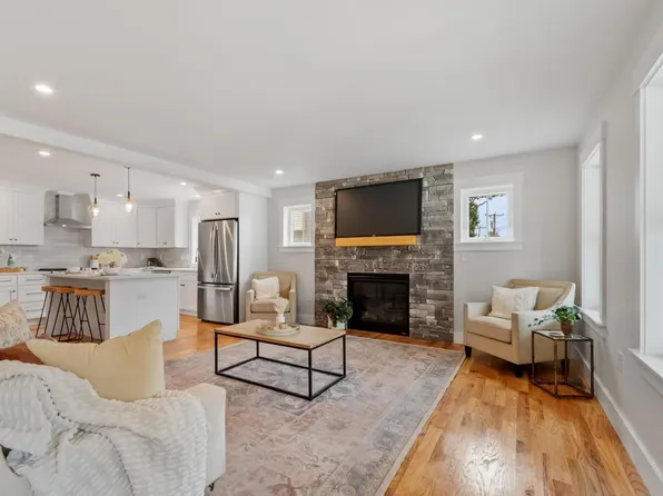 688 Westford St, Lowell, MA 01851