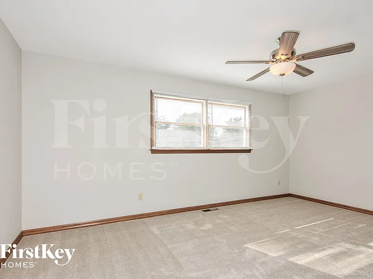 1005 Lancaster Dr — Photo 10