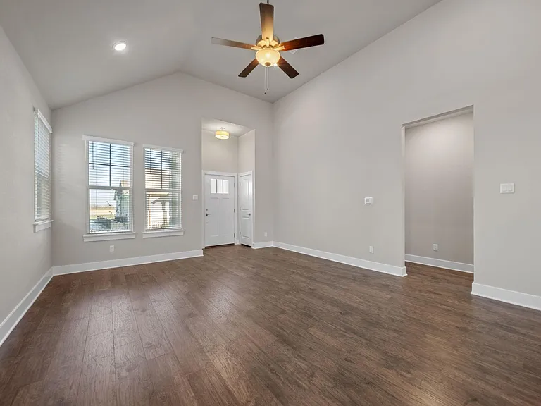 217 Pinnacle Ln — Photo 5