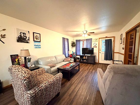 5th image of 404 Kilbourn Ave