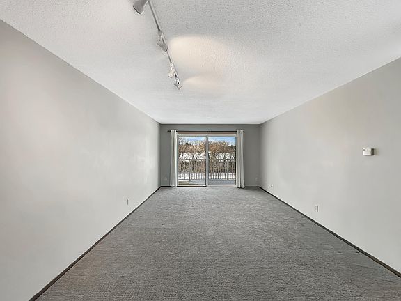 3rd image of 122 Demont Ave E APT 358