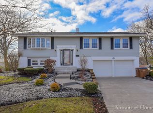 21W571 Mayfield Ct, Glen Ellyn, IL 60137