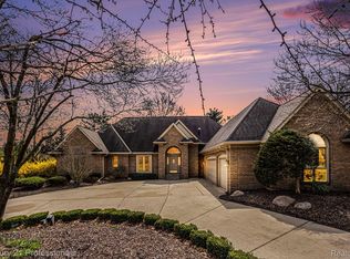 5800 Crystal Creek Ln, Washington, MI 48094