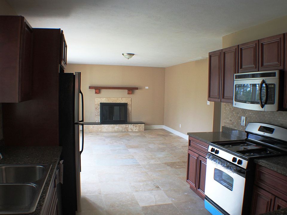 1st image of 143 N Park Dr