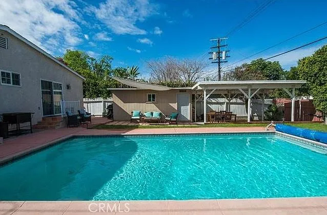 17827 Burbank Blvd — Photo 32