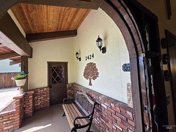 3rd image of 2424 Sunset View Ct
