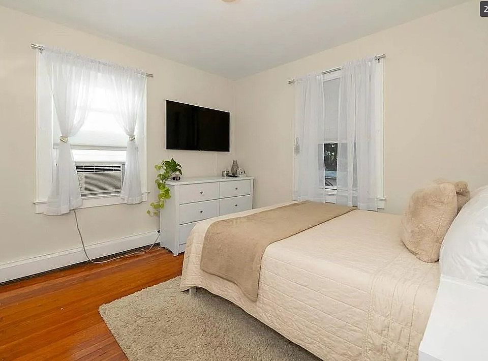 1st image of 158 Hudson Ave #0