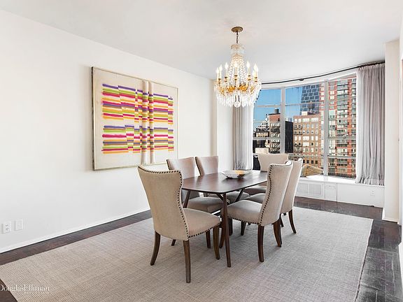 4th image of 37 W 12th St APT 12G