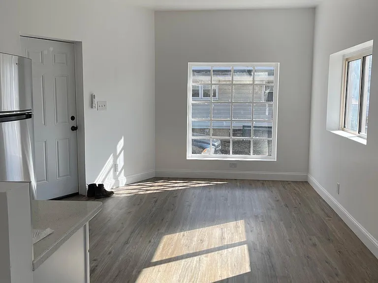 110 Beloit Ave #D — Photo 5