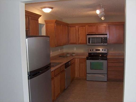 3rd image of 5527 Rambling Dr