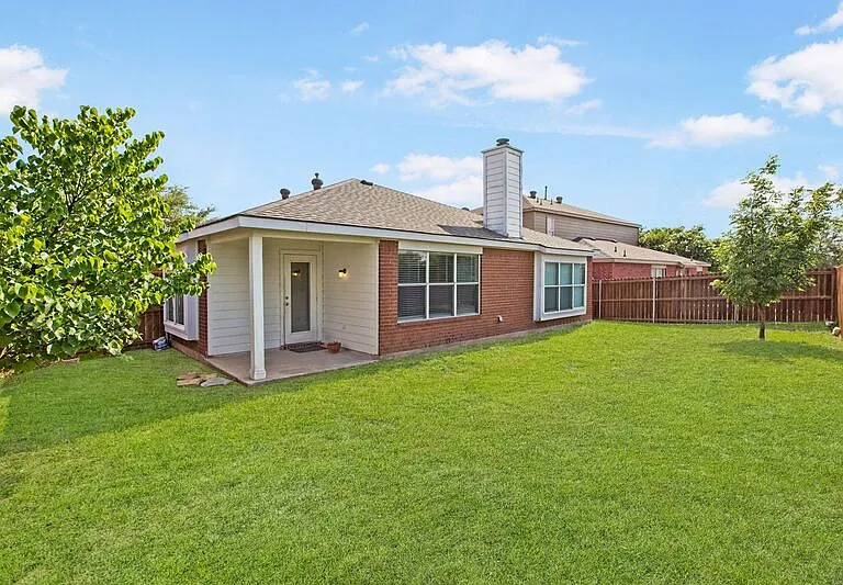 2309 Mallard Dr — Photo 3