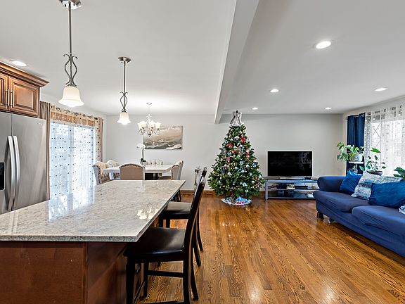 5th image of 16933 Parkside Ave