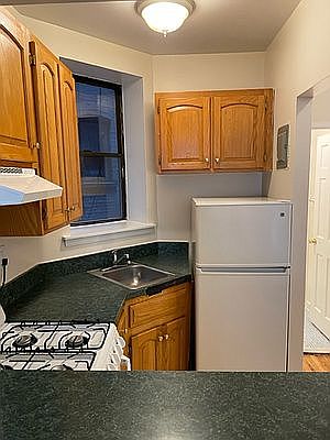 4th image of 325 E 92nd St #2D