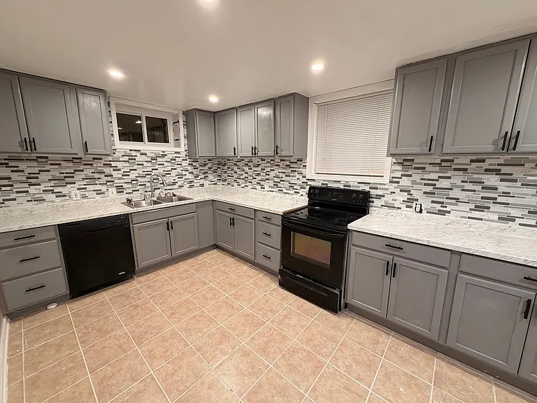 5040 Redan Rd #BASEMENT — Photo 34