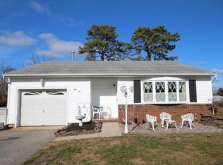 52 Northumberland Dr, Toms River, NJ