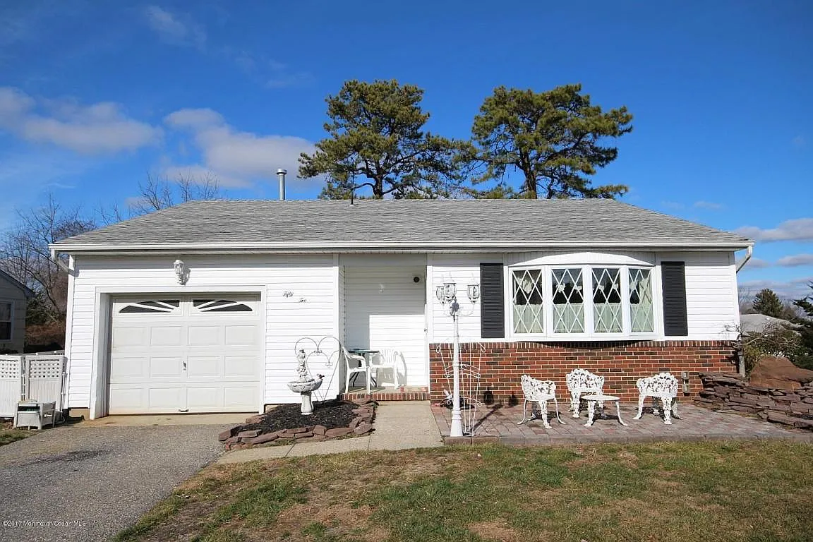 52 Northumberland Dr photo 1