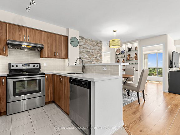 4th image of 23 Lorraine Dr #1706