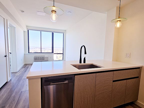 4th image of 51 Jordan Ave #1614