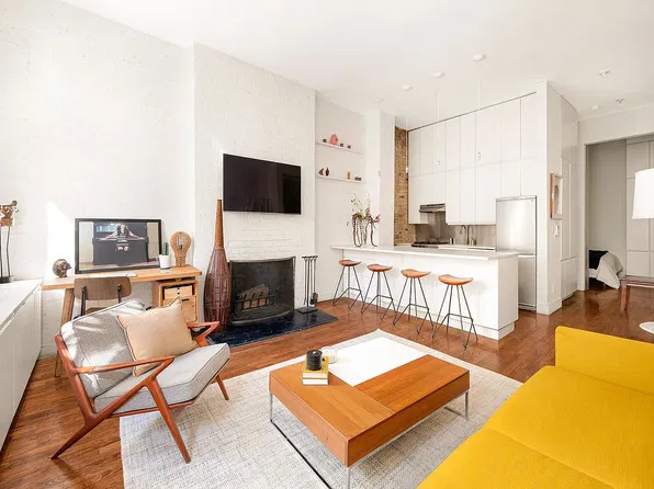 103 E 10th St APT 3B, New York, NY 10003