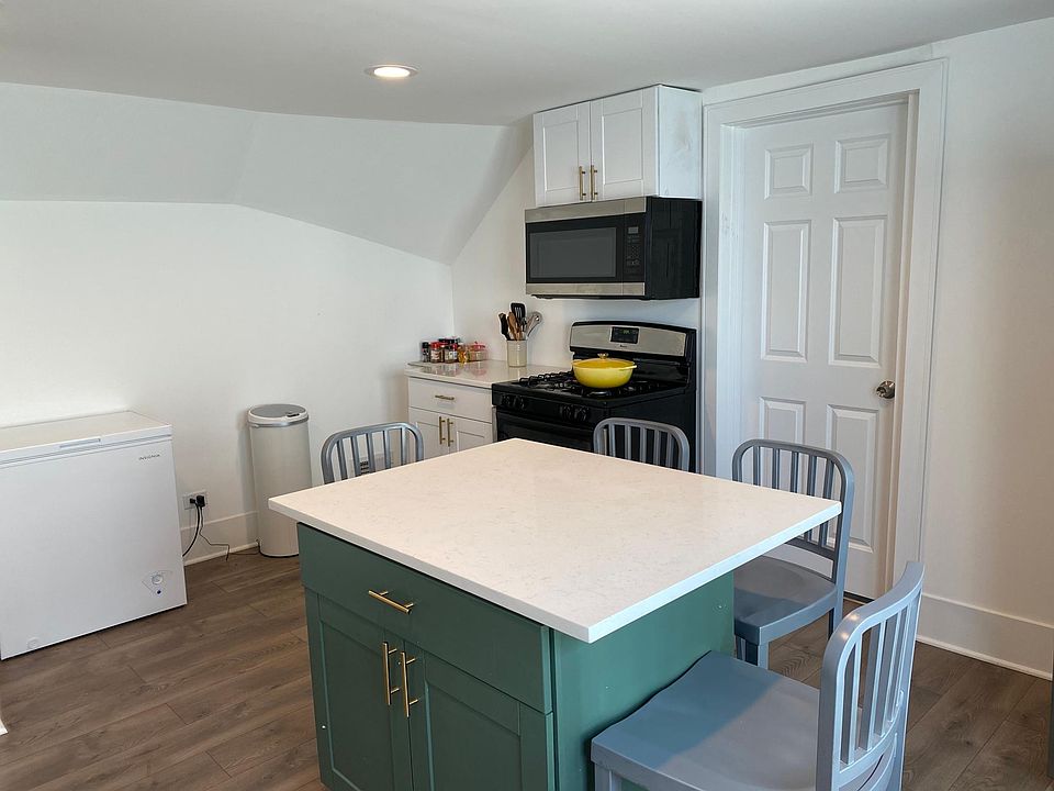 1st image of 2339 W Barry Ave #2avxh9xp9